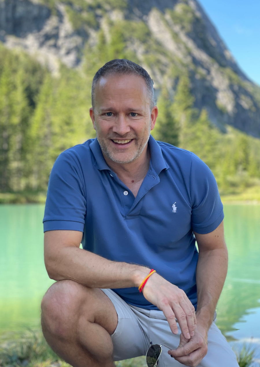 Dr. Daniel Bösch, Gründer von momenzz